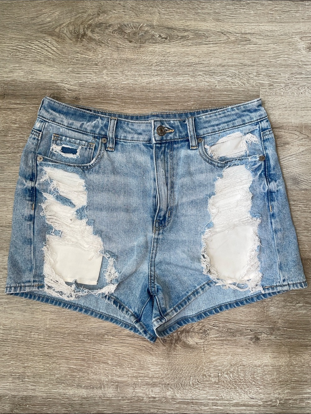 American Eagle | Distressed Mom short  size 8